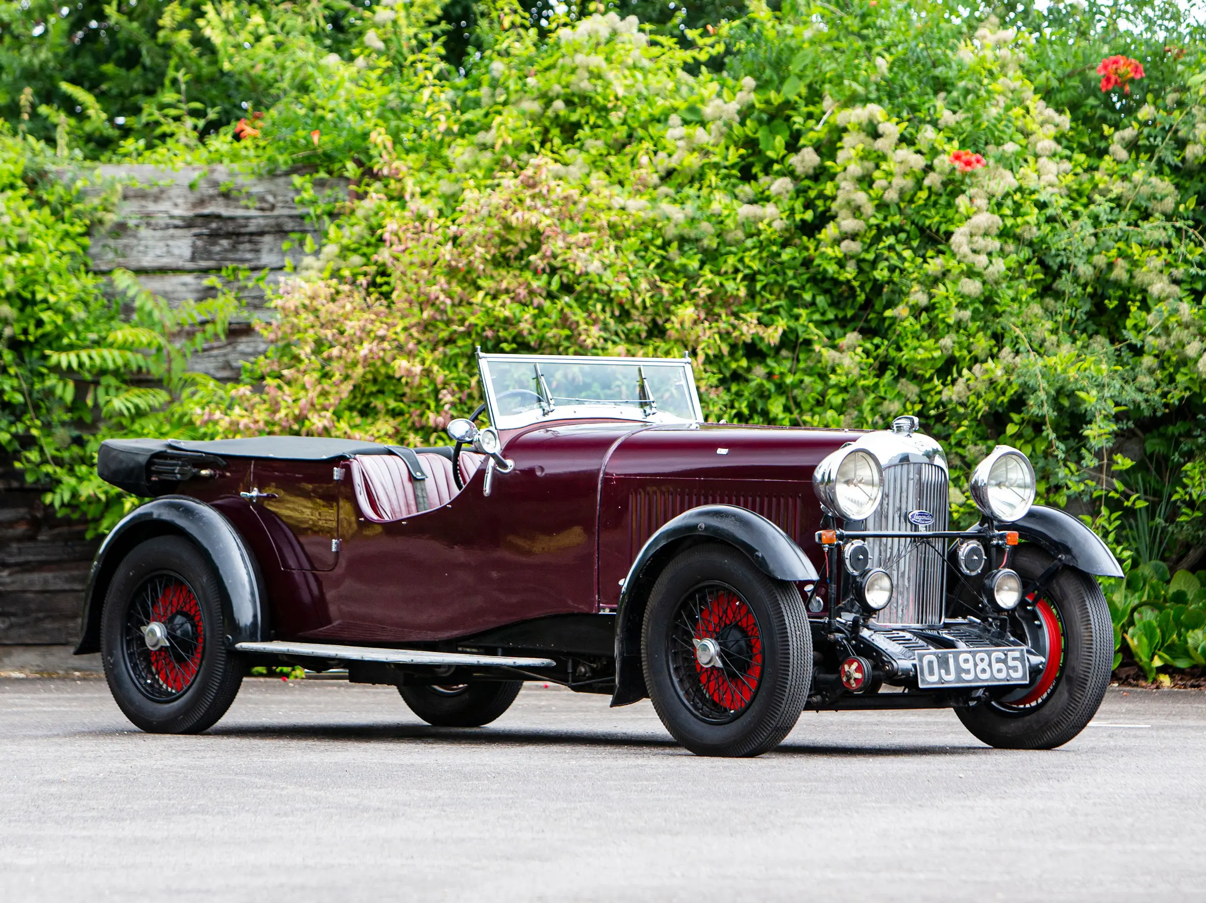 1933 Lagonda 16/80 T5 Tourer: İngiliz Zarafeti ve Performansın Klasik Yorumu