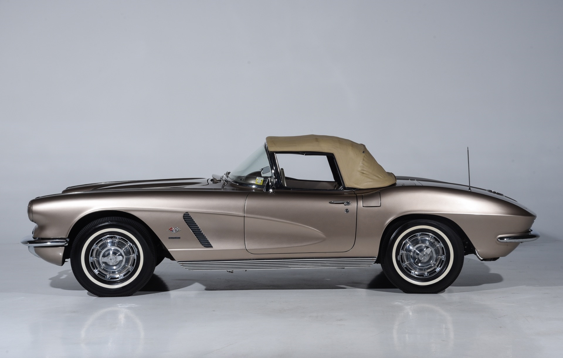 Efsanenin Zirvesi: 1962 Corvette Convertible ile Klasik Amerikan