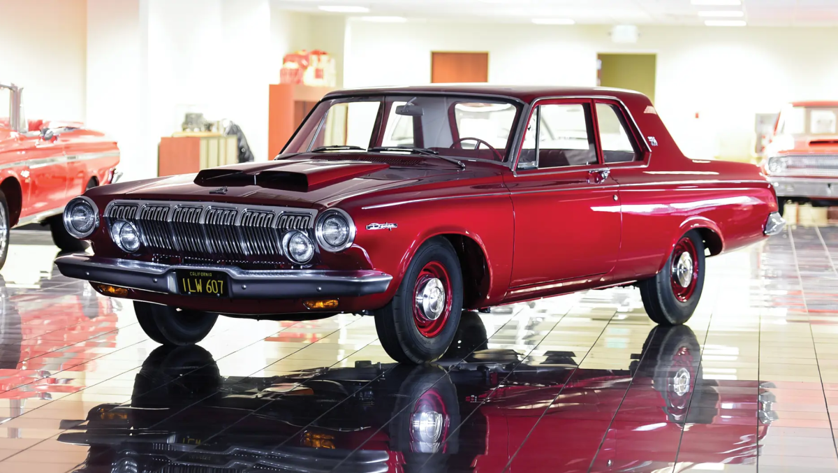 1963 Dodge 330 Max Wedge: Drag Pistlerinin Korkulu Rüyası “Ramcharger” Efsanesi