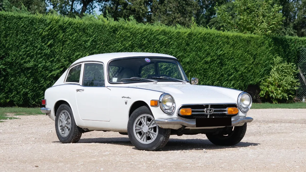 🚗 1968 Honda S800 Coupe – Küçük Gövdede Yüksek Devir Efsanesi