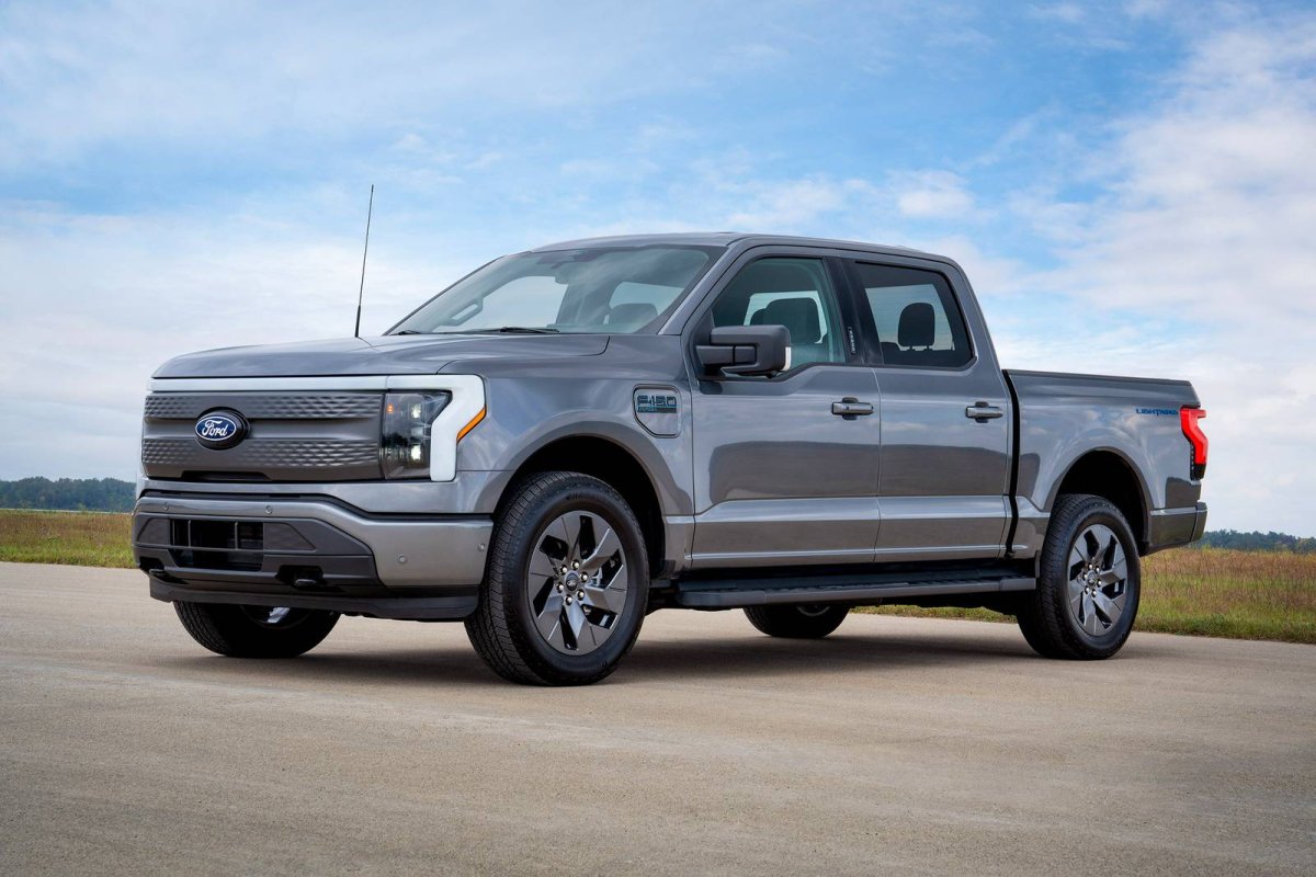 2025 Ford F-150 Lightning: Elektrikli Pikap Segmentinde Güç ve Teknolojinin Zirvesi