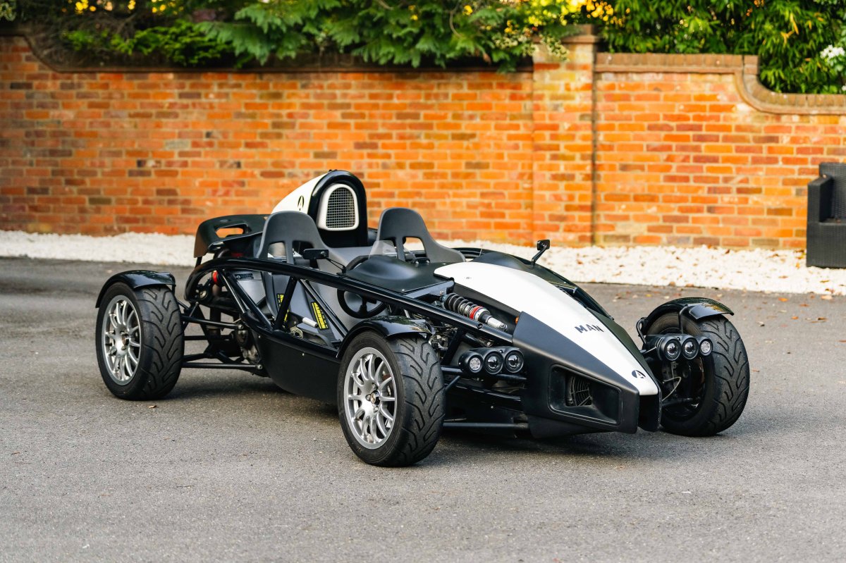 Ariel Atom – İngiliz Hafif Motoring İkonu: Minimalist Mühendislikle Maksimum Keyif