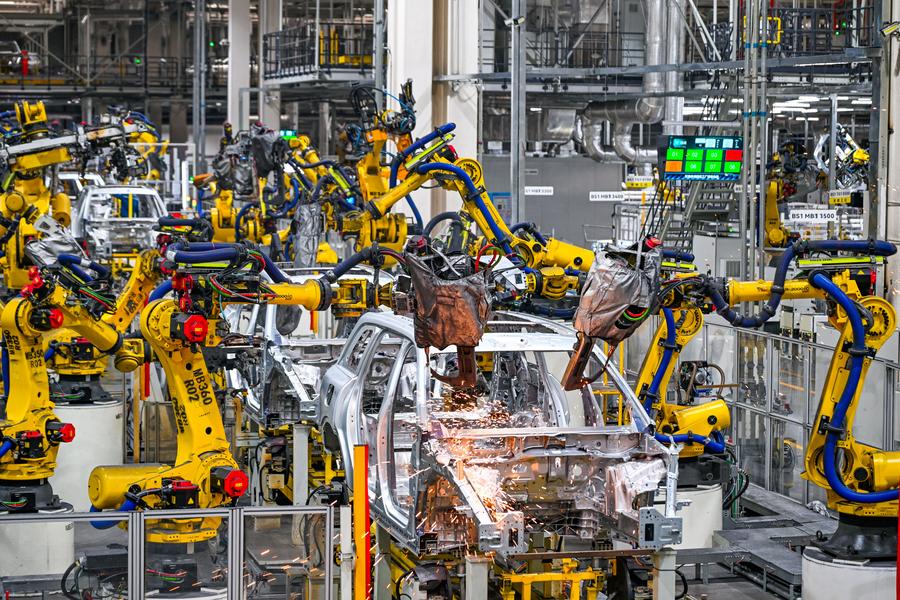 Çin’in Akıllı Bağlantılı Araç Teknolojileri: Akıllı Kokpit, Otonom Sürüş ve Bulut Kontrol