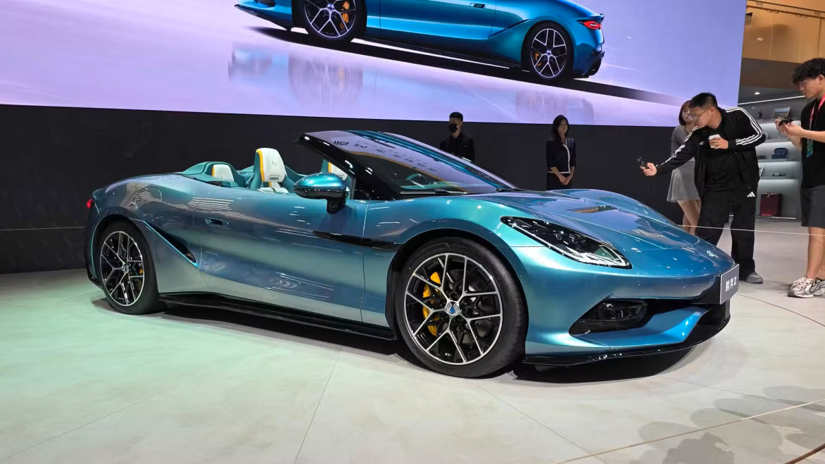 Denza Z Convertible 2026: 1000+ HP Elektrikli Açık Süper Spor Otomobil