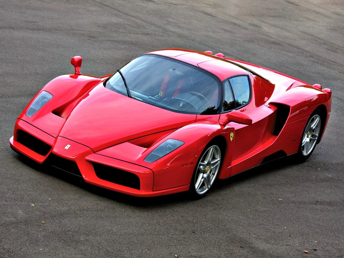 Ferrari Enzo – Maranello’nun F1 Teknolojisini Yol Araçlarına Taşıyan Efsane