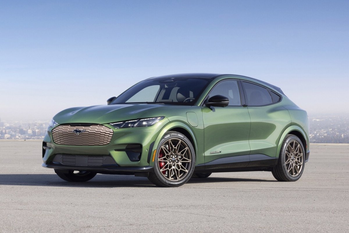 Ford Mustang Mach-E: Elektrikli SUV'da Performans ve Teknolojinin Zirvesi