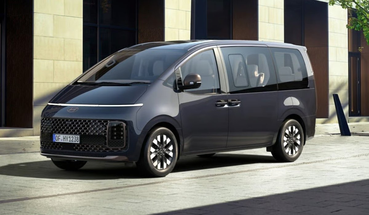 Hyundai Staria Lounge Hybrid (2025-2026): Hibrit Teknoloji ile Geniş MPV Konforu