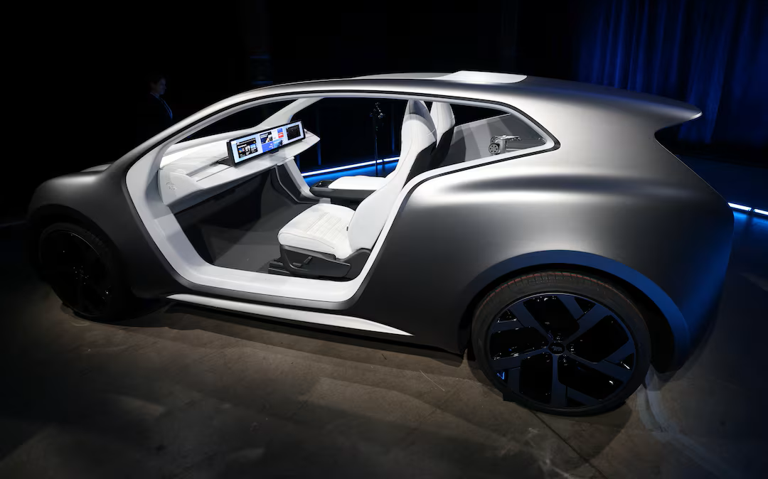 Lucid Robotaxi Concept “Lunar” 2026: Sürücüsüz Taksi Geleceğe Hazırlanıyor