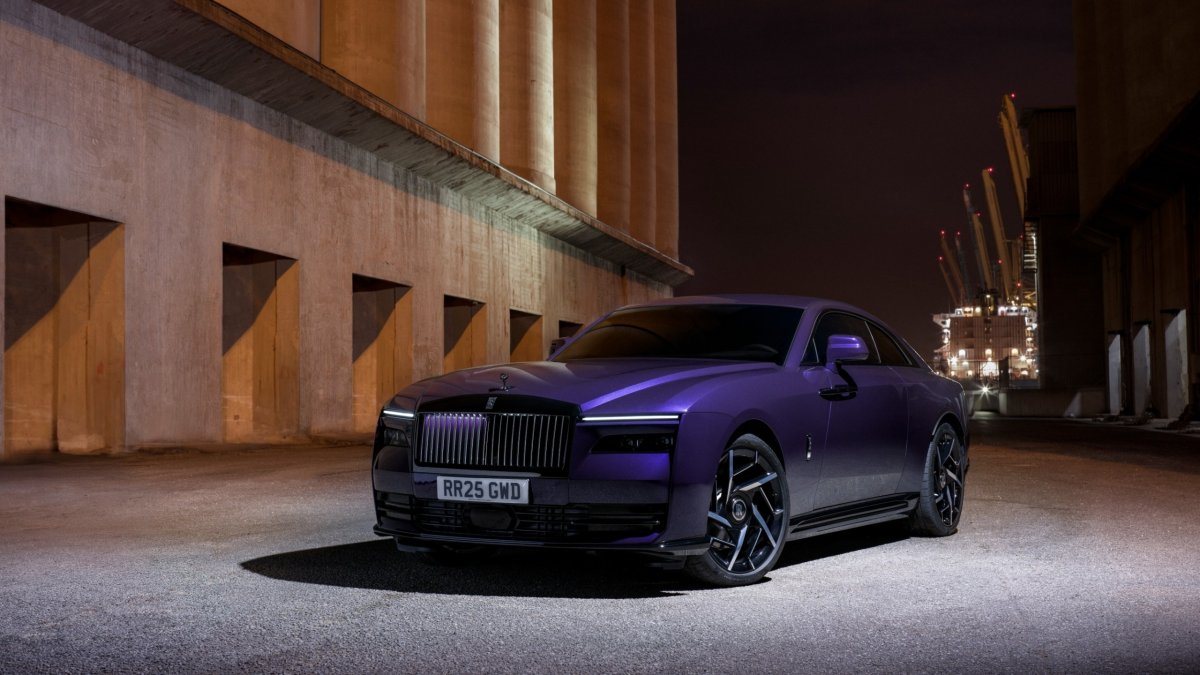Rolls-Royce Black Badge Spectre: Elektriğin Sessizliğiyle Karanlığın Zarafeti