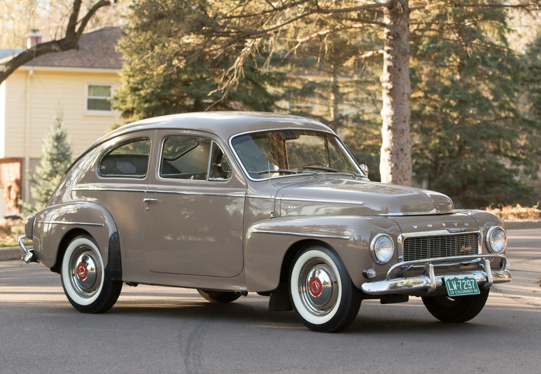 Volvo PV544: İsveç Otomotiv Tarihinin Efsane Klasik Sedanı