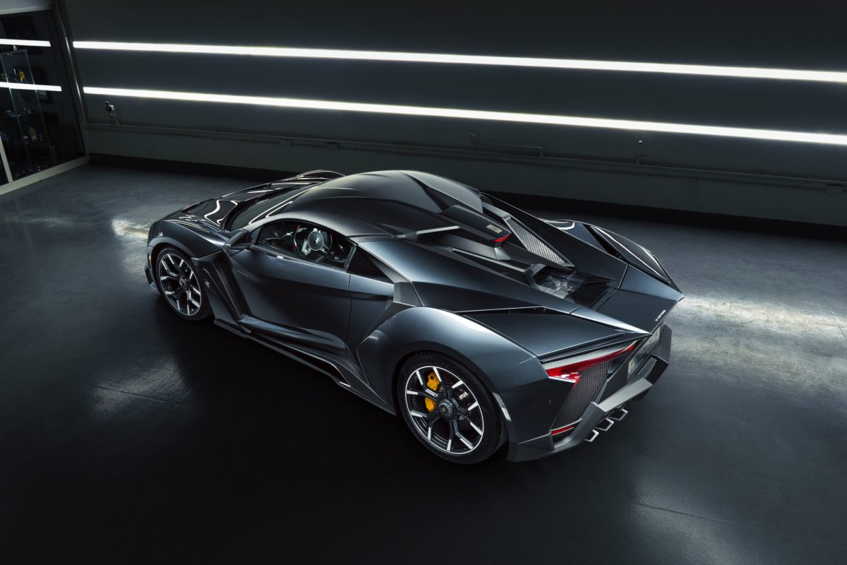 W Motors Fenyr SuperSport Concept – Orta‑Motorlu 900 HP İddiası ve 400 km/h Zirve Hız